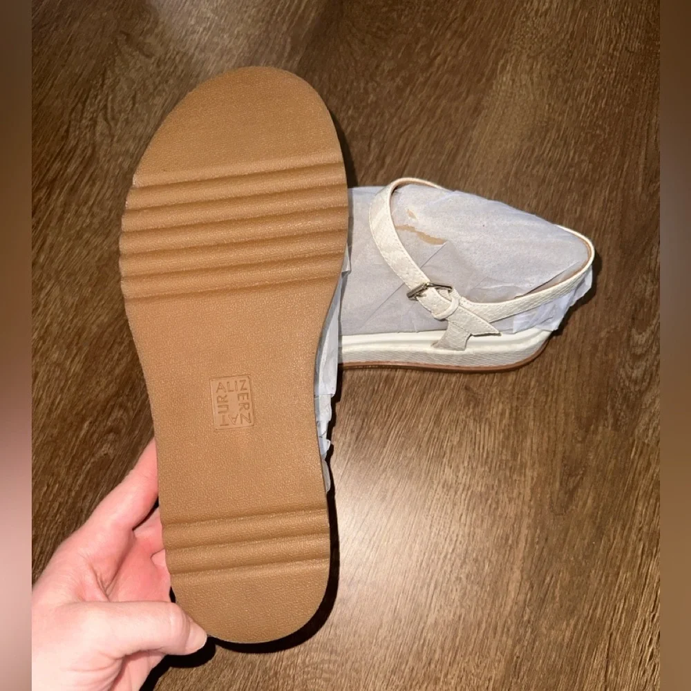 Naturalizer Zane Ankle Strap Platform Sandal - Women 10 - Picture 3 of 4